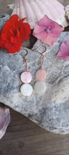 Load image into Gallery viewer, Mother of pearl drop earrings
