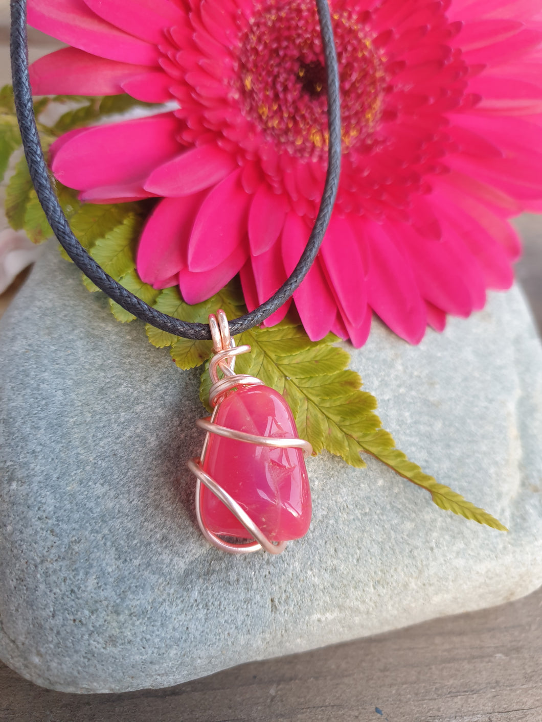 Pink agate pendant necklace