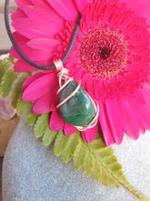 Load image into Gallery viewer, Malachite pendant necklace
