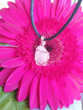 Load image into Gallery viewer, Rose quartz pendant necklace

