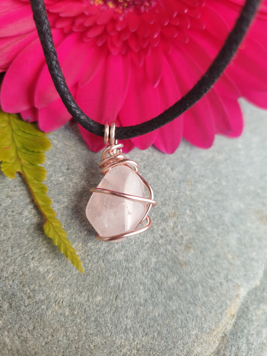 Rose quartz pendant necklace