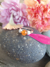 Load image into Gallery viewer, Carnelian &amp; howlite
